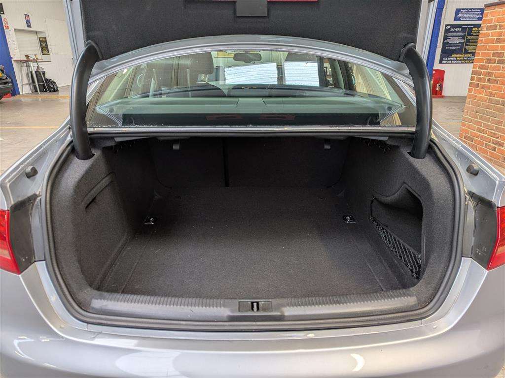 <p>2015 AUDI A4 SE TECHNIK TFSI CVT</p>