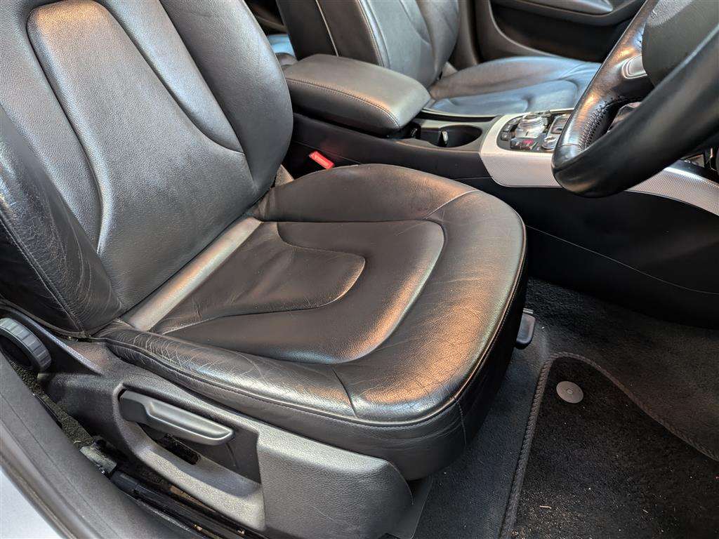<p>2015 AUDI A4 SE TECHNIK TFSI CVT</p>