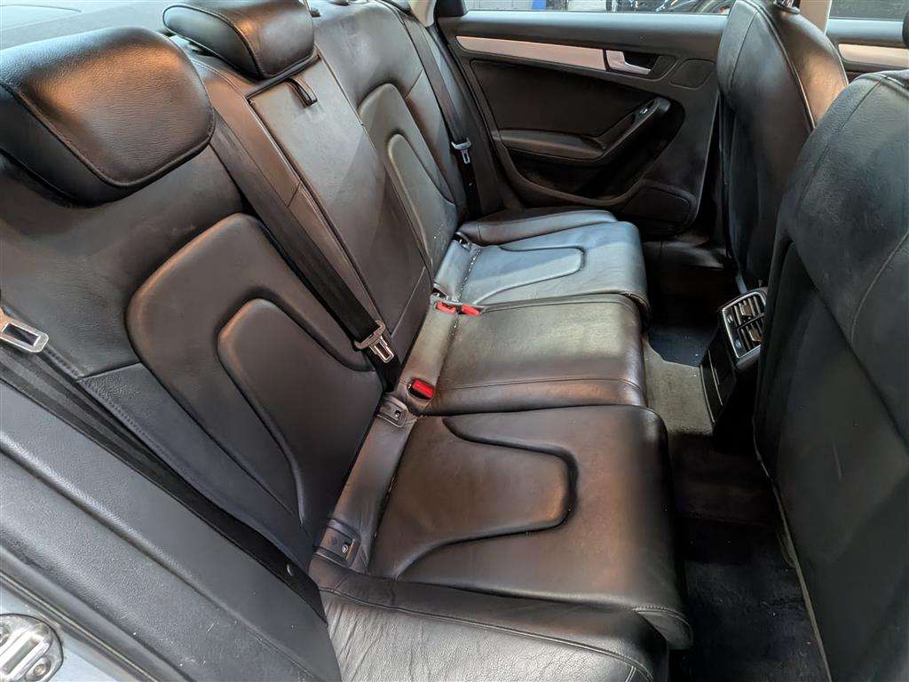 <p>2015 AUDI A4 SE TECHNIK TFSI CVT</p>