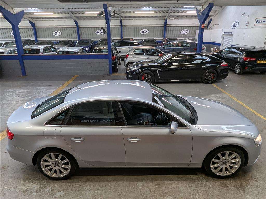 <p>2015 AUDI A4 SE TECHNIK TFSI CVT</p>