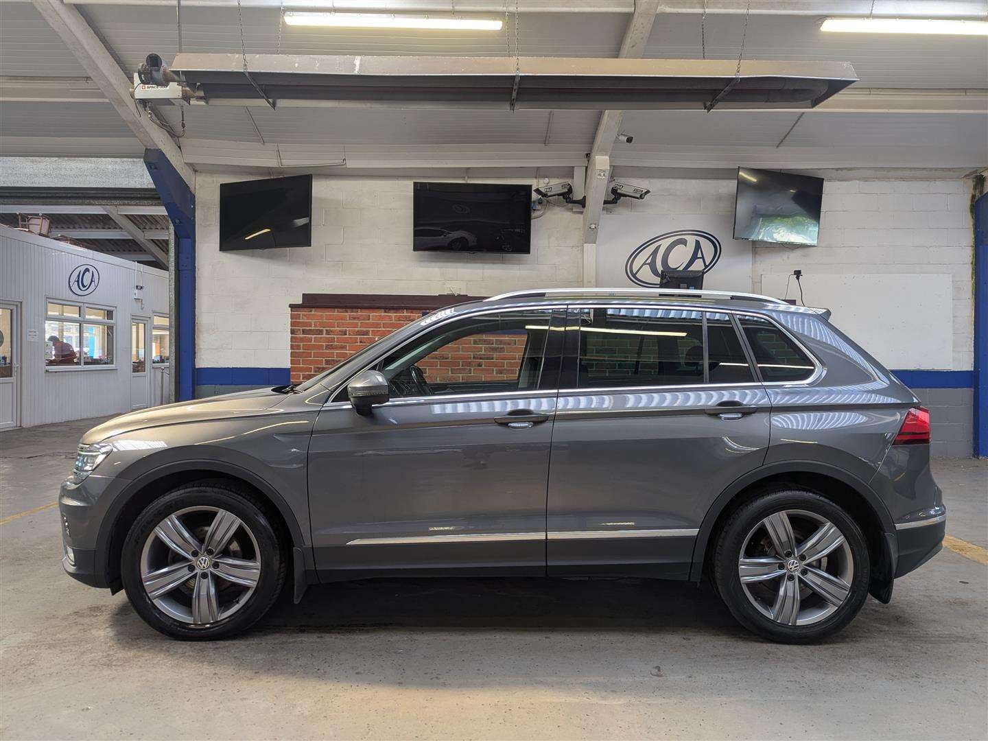 <p>2017 VOLKSWAGEN TIGUAN SEL TDI BMT S-A</p>