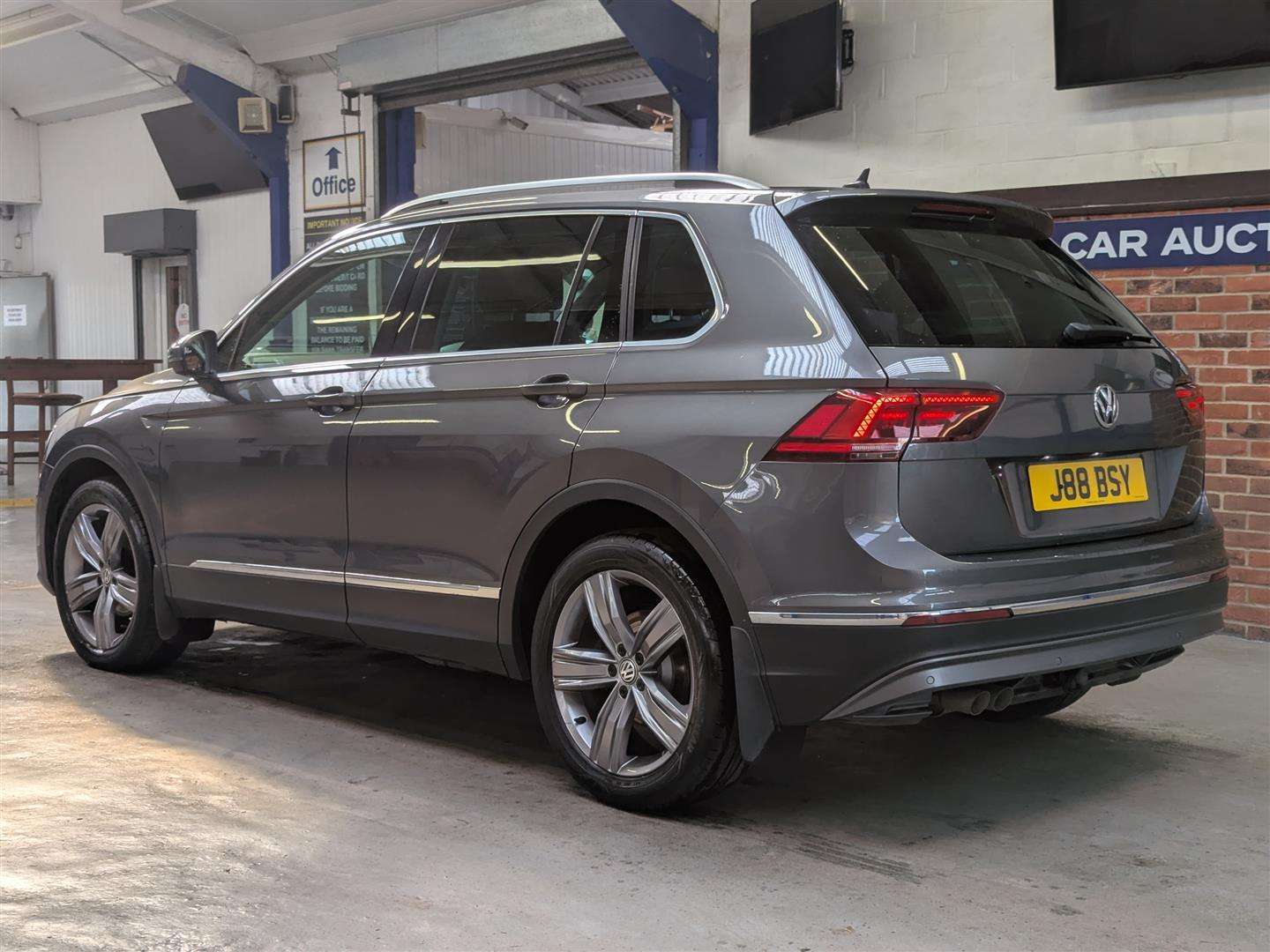 <p>2017 VOLKSWAGEN TIGUAN SEL TDI BMT S-A</p>