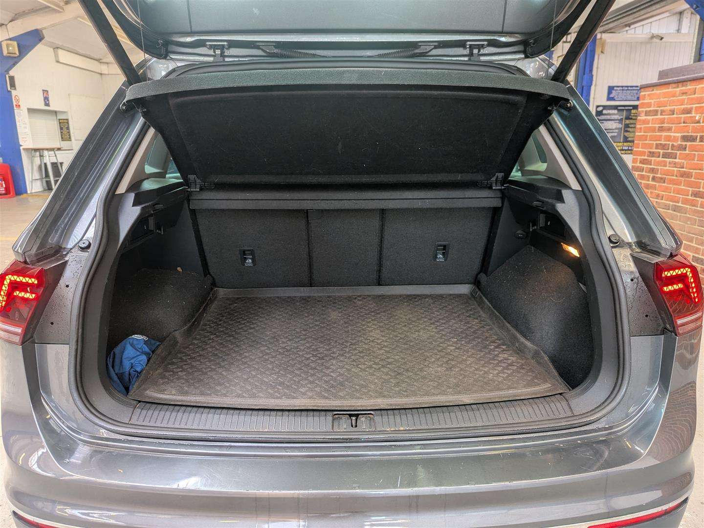 <p>2017 VOLKSWAGEN TIGUAN SEL TDI BMT S-A</p>