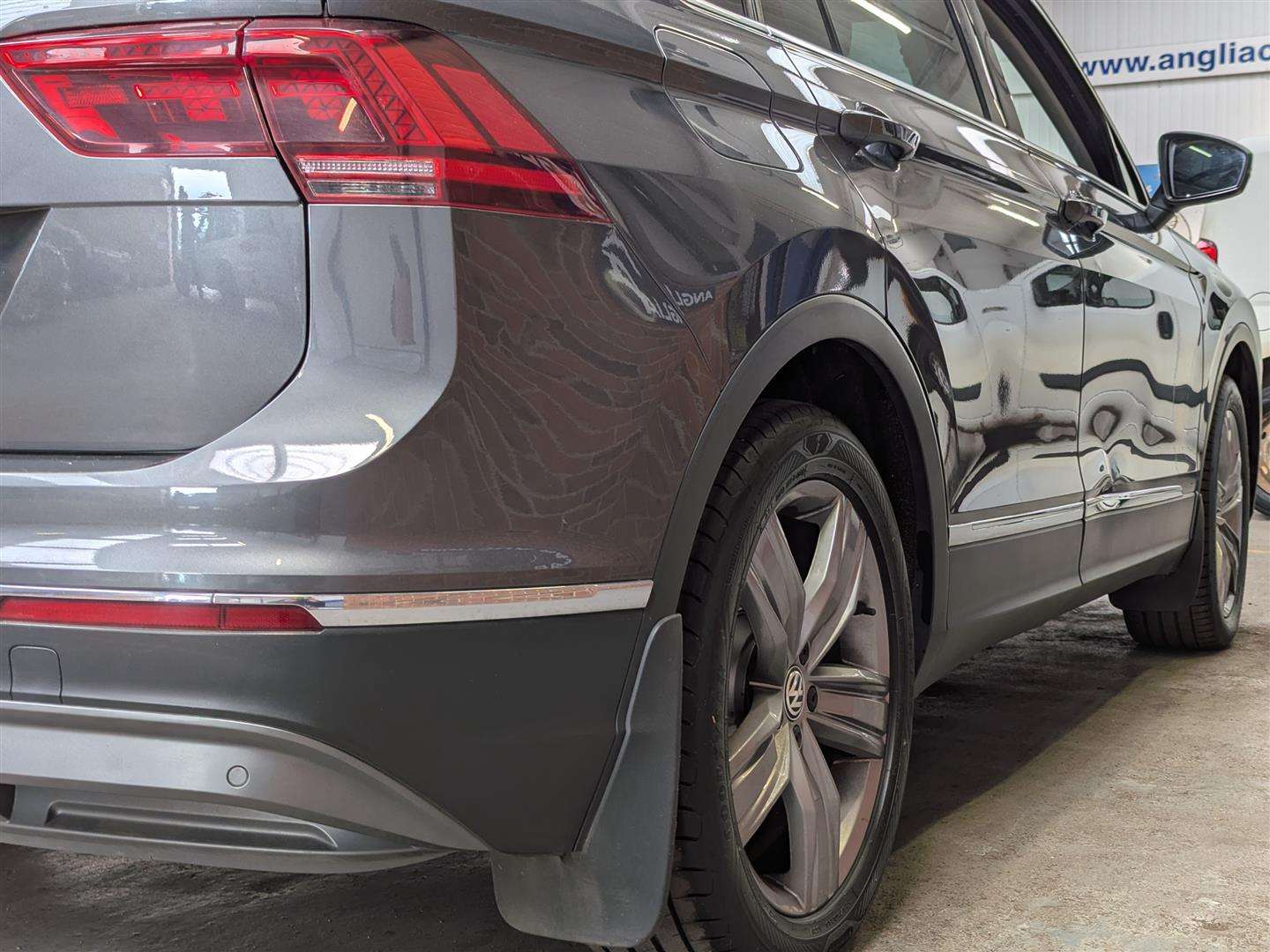 <p>2017 VOLKSWAGEN TIGUAN SEL TDI BMT S-A</p>