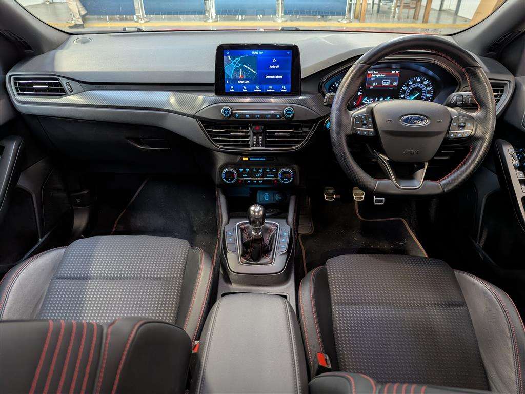 <p>2020 FORD FOCUS ST-LINE X TDCI</p>