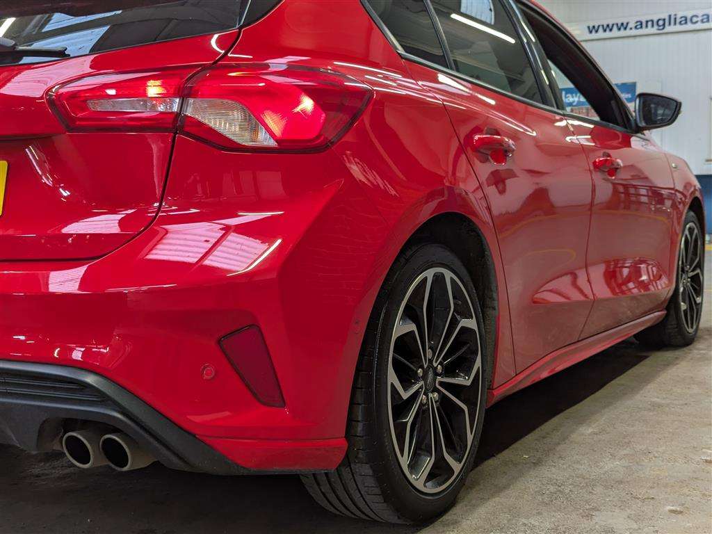 <p>2020 FORD FOCUS ST-LINE X TDCI</p>