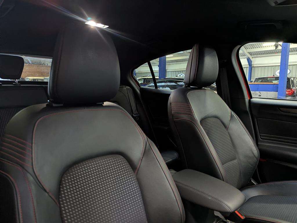 <p>2020 FORD FOCUS ST-LINE X TDCI</p>