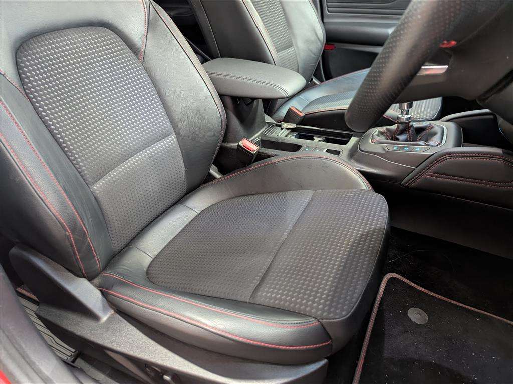 <p>2020 FORD FOCUS ST-LINE X TDCI</p>