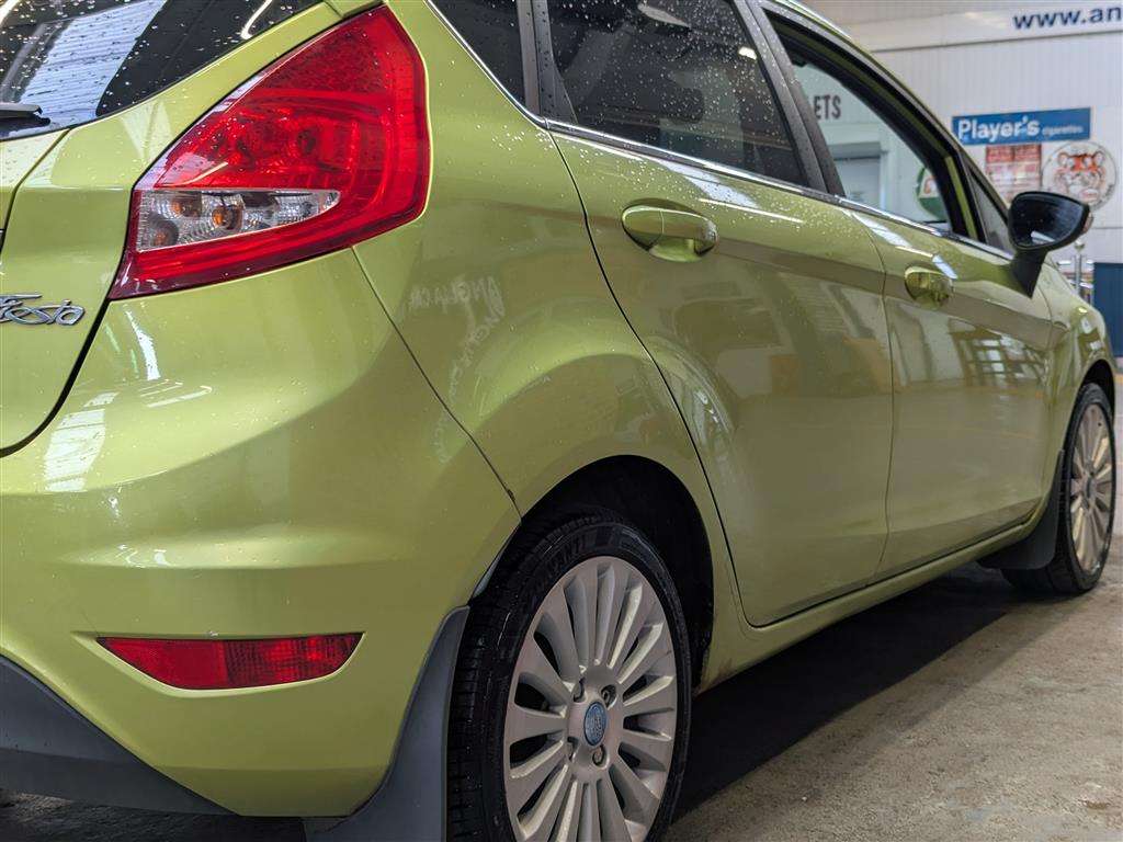 <p>2010 FORD FIESTA TITANIUM 95</p>