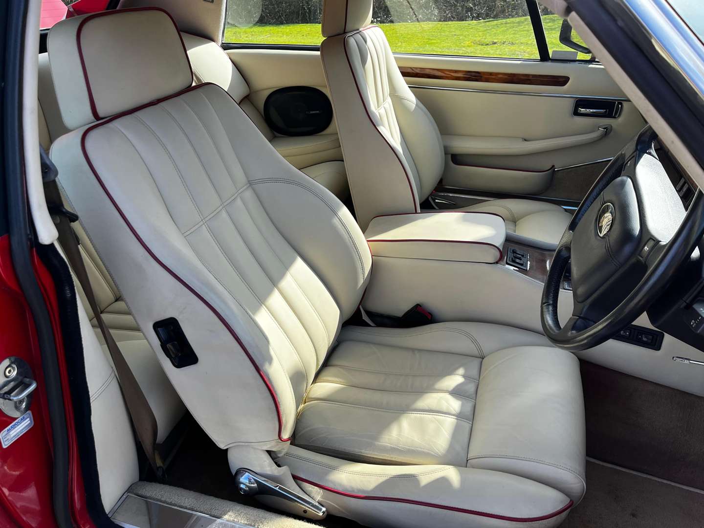<p>1991 JAGUAR XJ-S 5.3 V12 HE AUTO “LE MANS V12” EDITION</p>