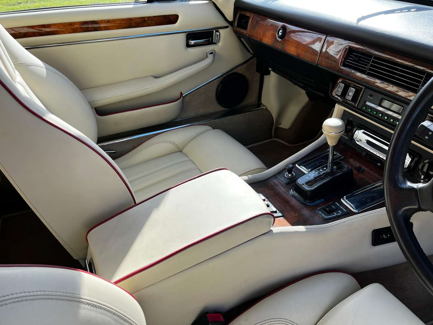 <p>1991 JAGUAR XJ-S 5.3 V12 HE AUTO “LE MANS V12” EDITION</p>