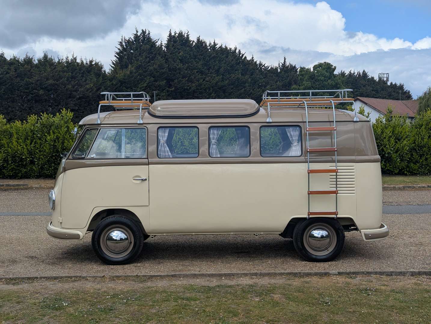 <p>1975 VW T2 CAMPER LHD</p>