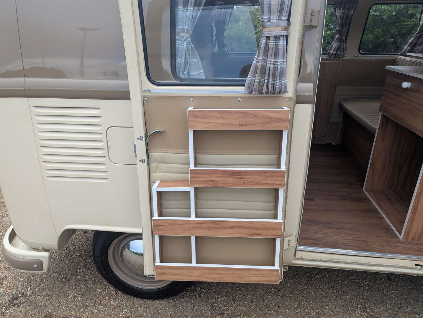 <p>1975 VW T2 CAMPER LHD</p>