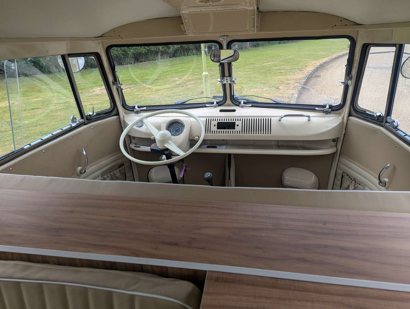 <p>1975 VW T2 CAMPER LHD</p>