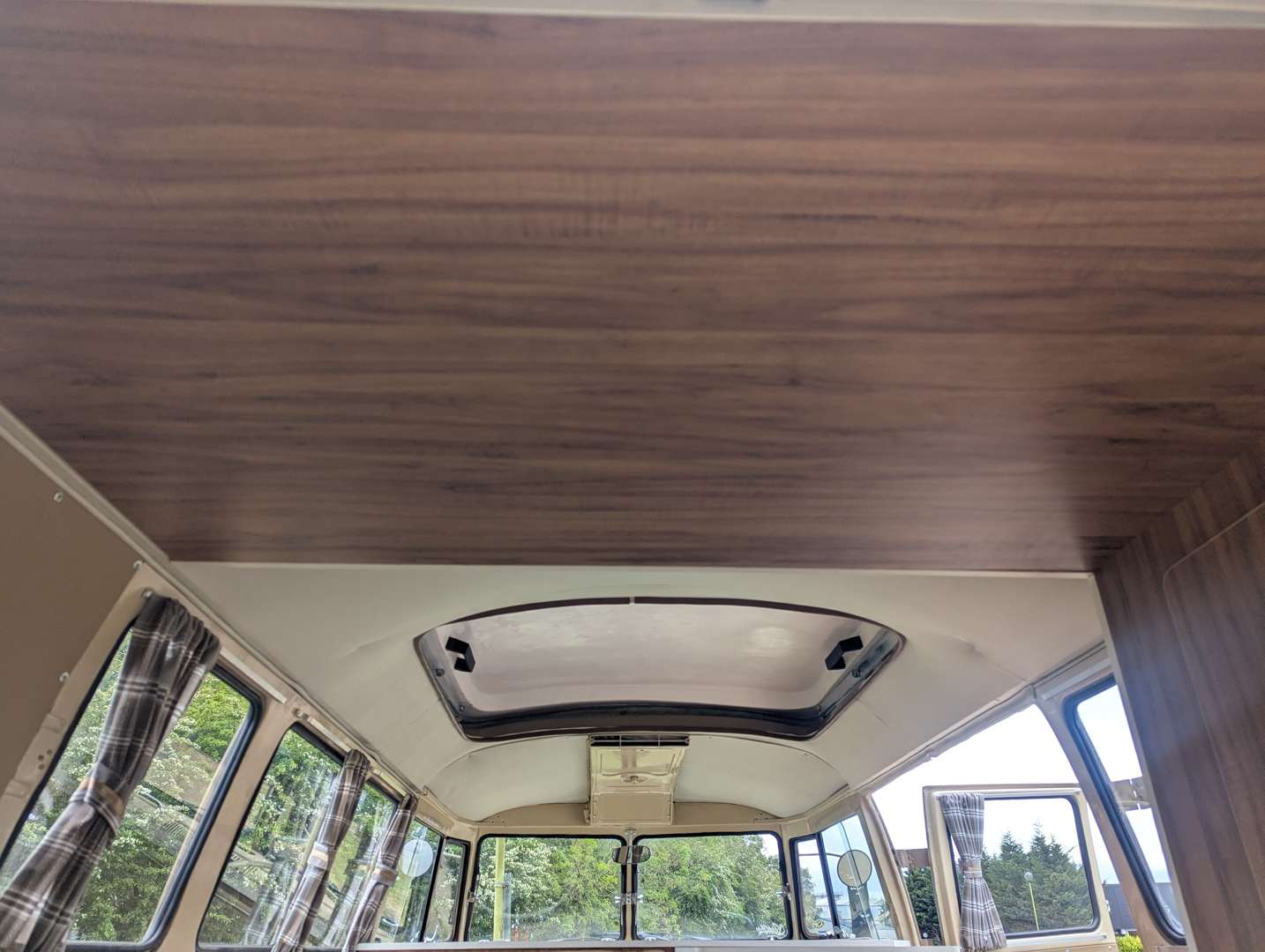<p>1975 VW T2 CAMPER LHD</p>