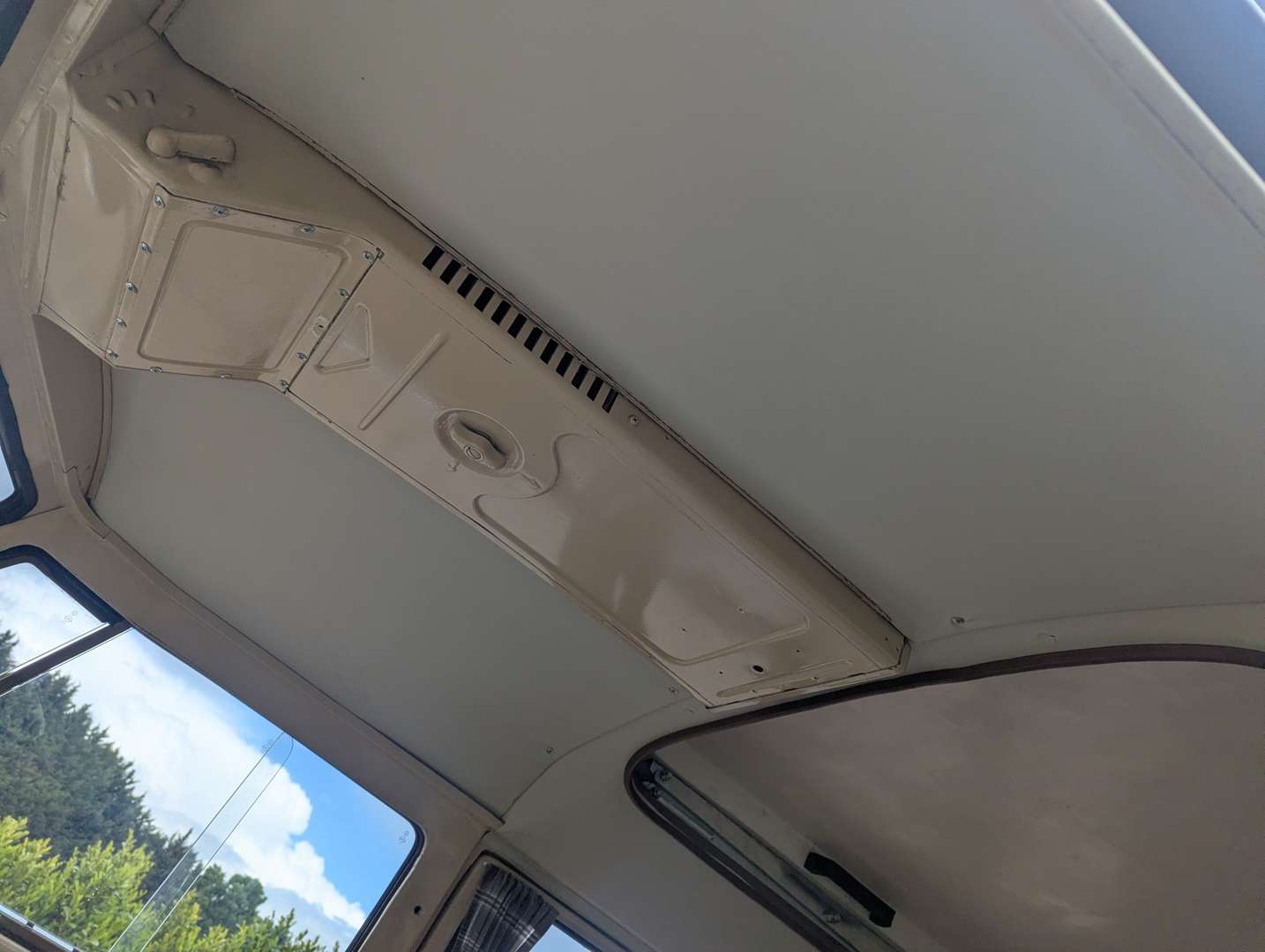 <p>1975 VW T2 CAMPER LHD</p>