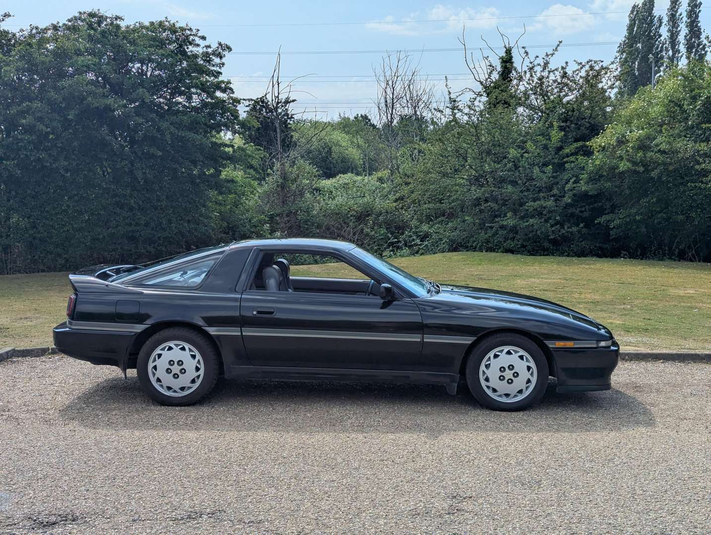 <p>1989 TOYOTA SUPRA A70 3.0 MANUAL</p>