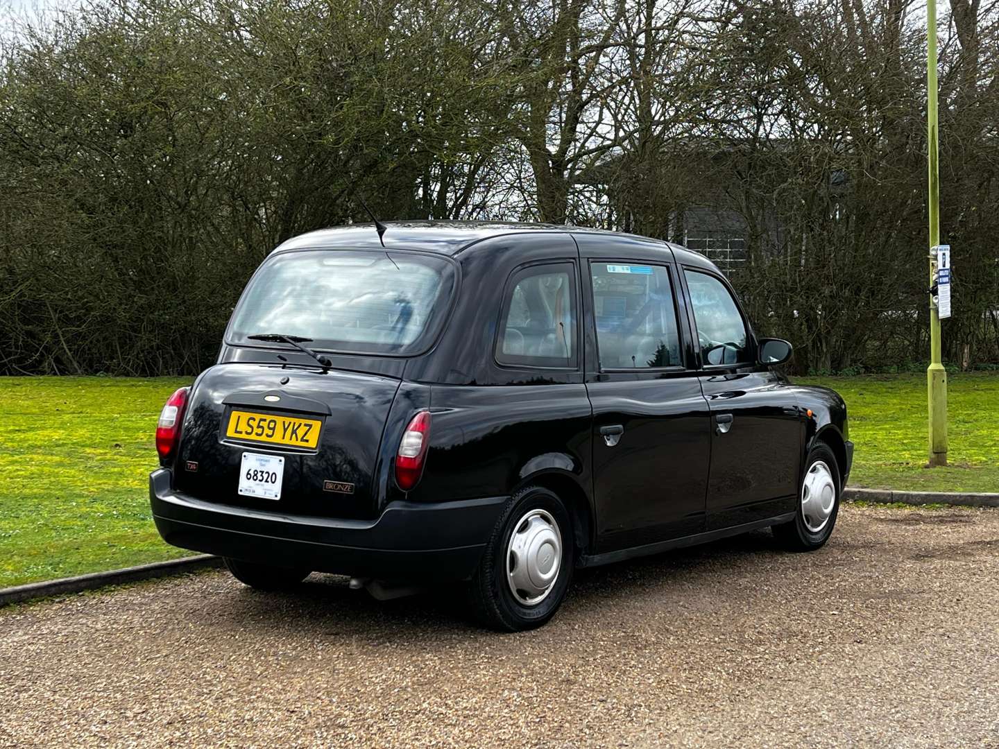 <p>2009 LONDON TAXI</p>