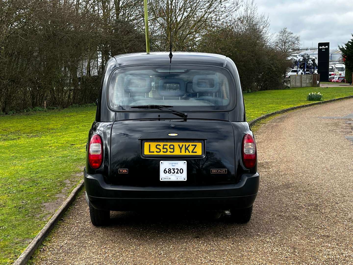 <p>2009 LONDON TAXI</p>