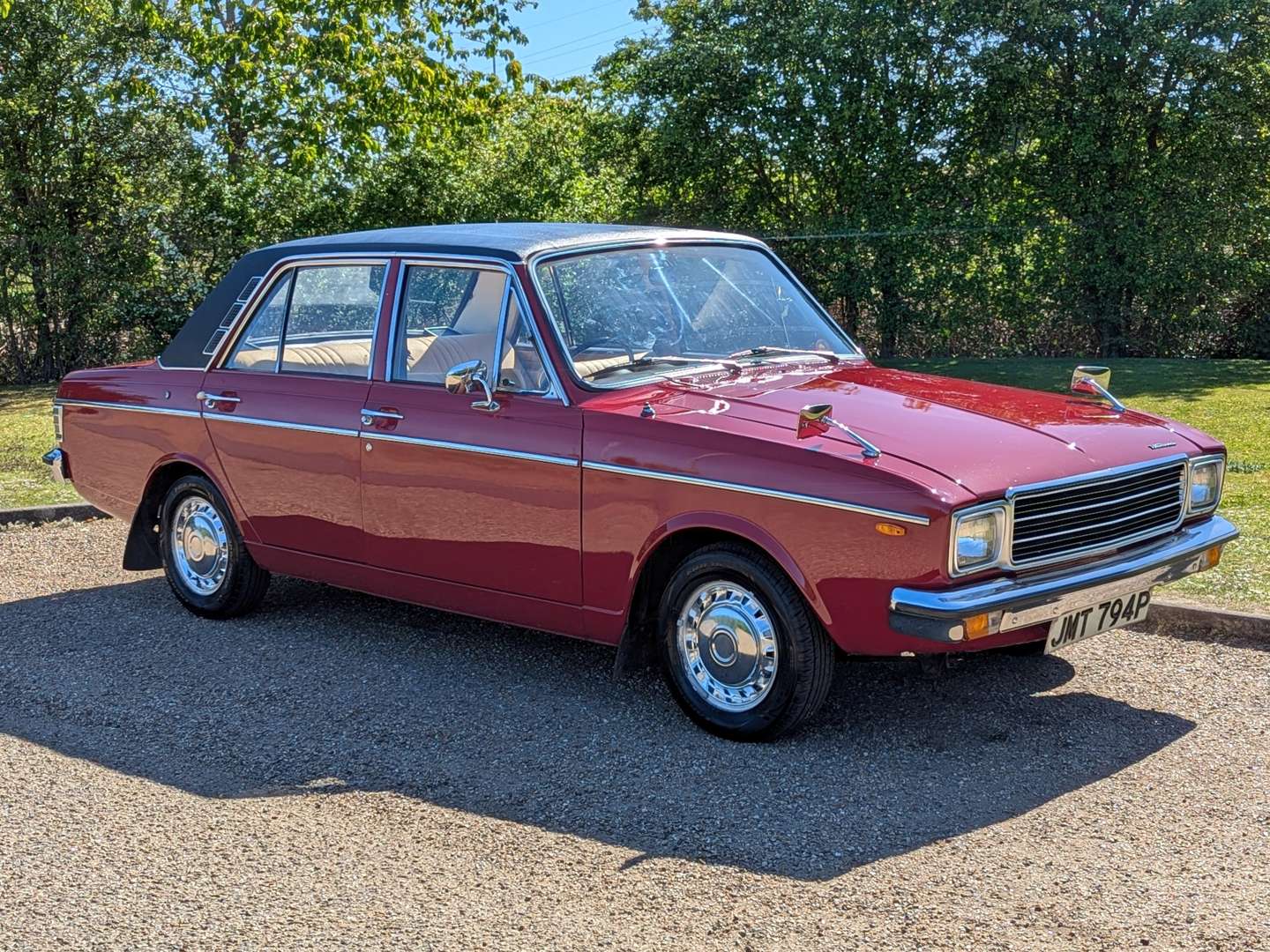 <p>1975 HILLMAN HUNTER G LUXE</p>