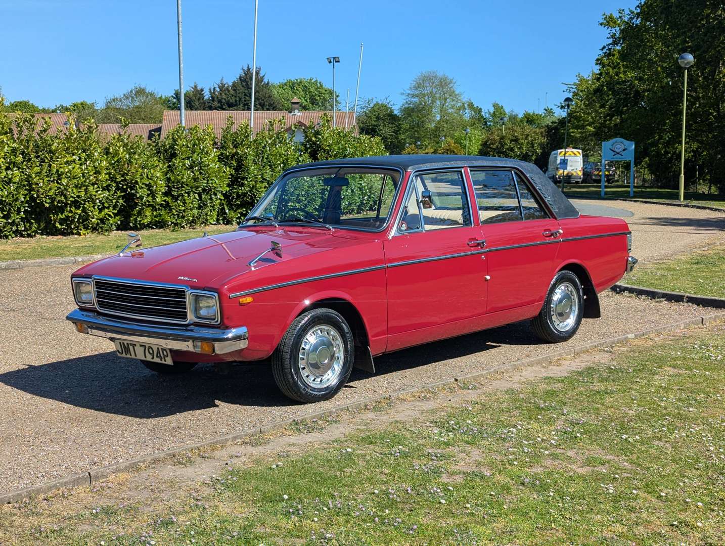 <p>1975 HILLMAN HUNTER G LUXE</p>