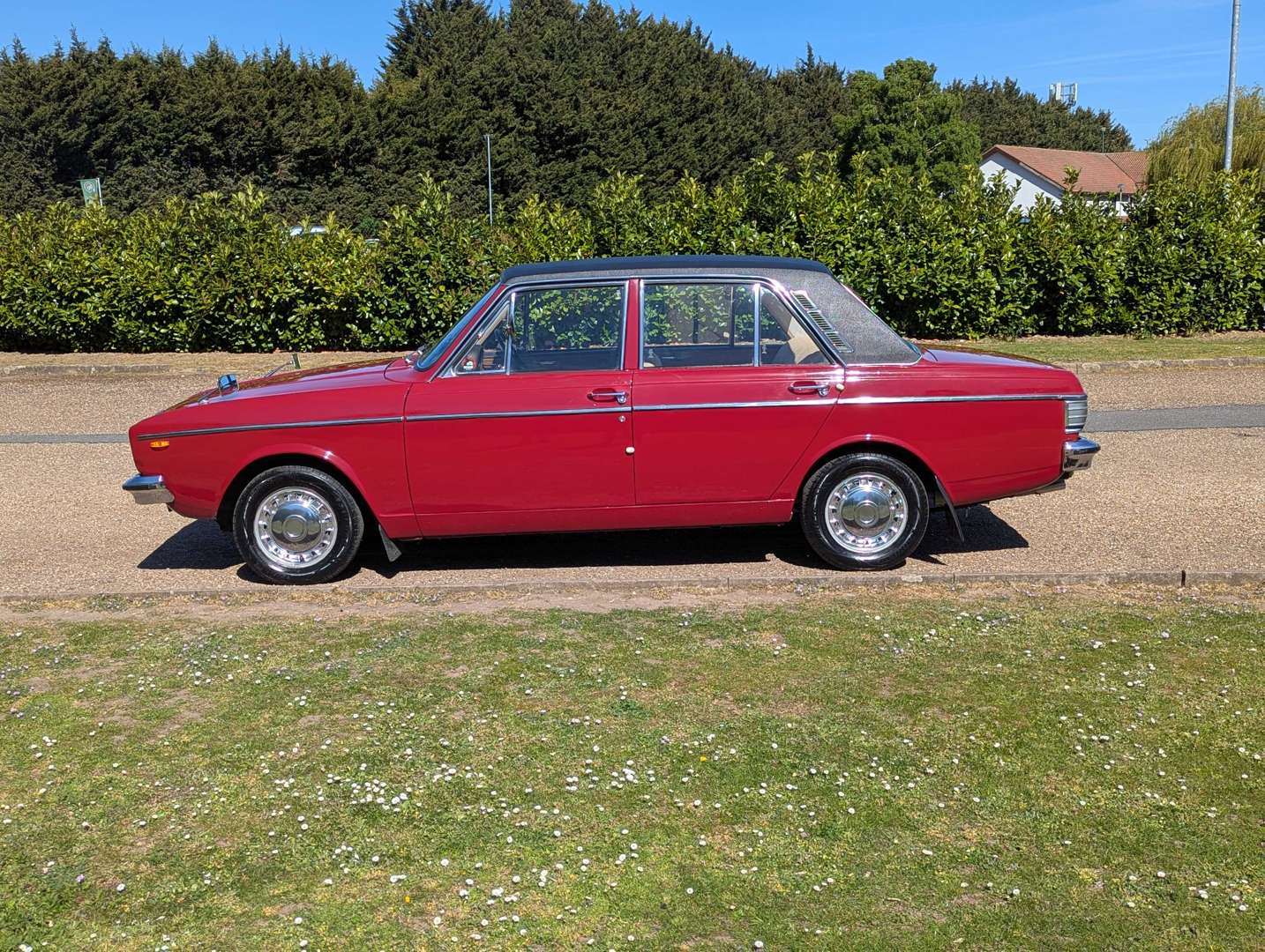 <p>1975 HILLMAN HUNTER G LUXE</p>