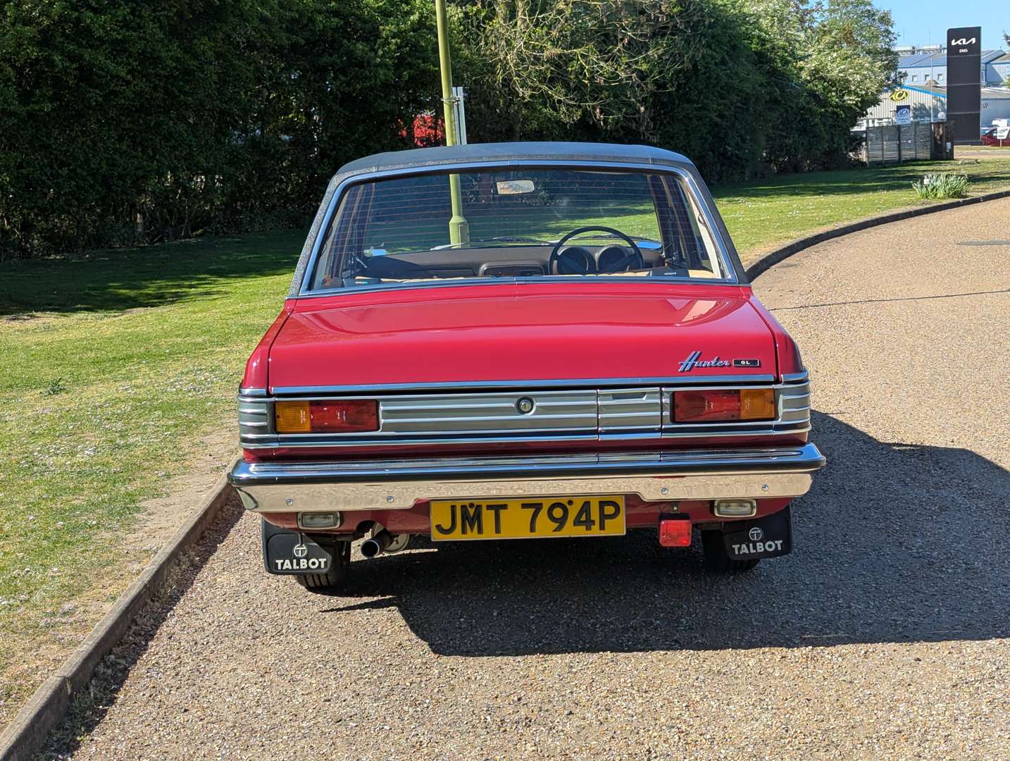 <p>1975 HILLMAN HUNTER G LUXE</p>