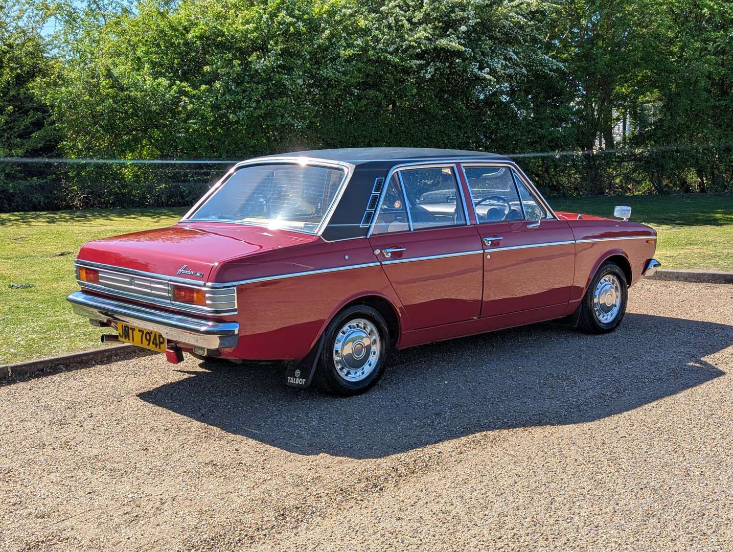 <p>1975 HILLMAN HUNTER G LUXE</p>