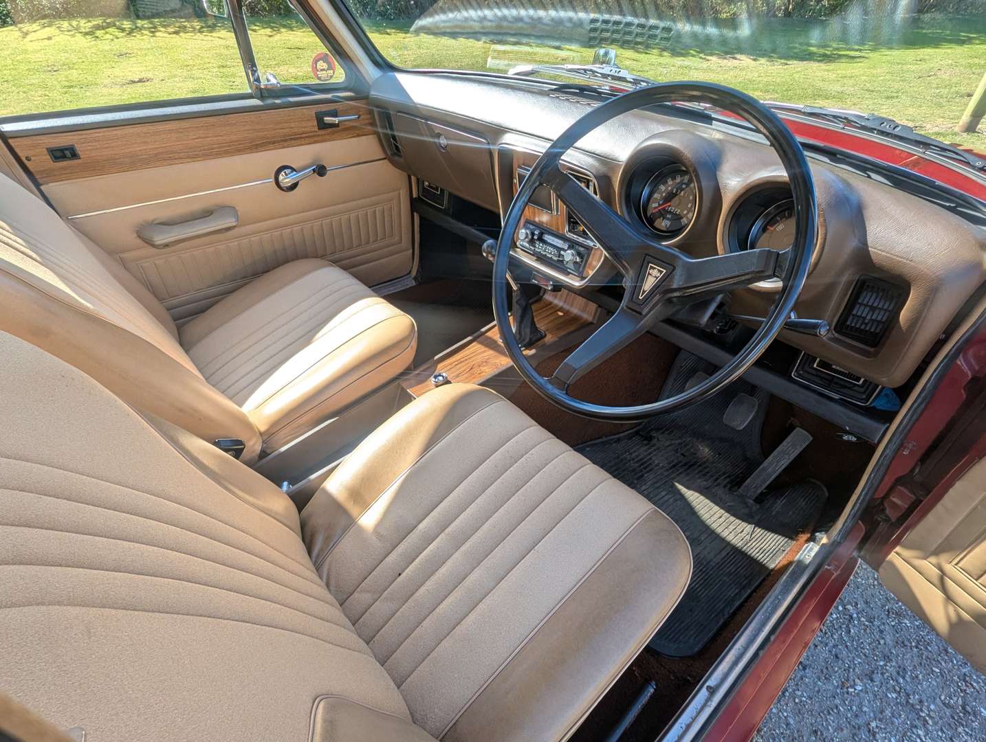 <p>1975 HILLMAN HUNTER G LUXE</p>