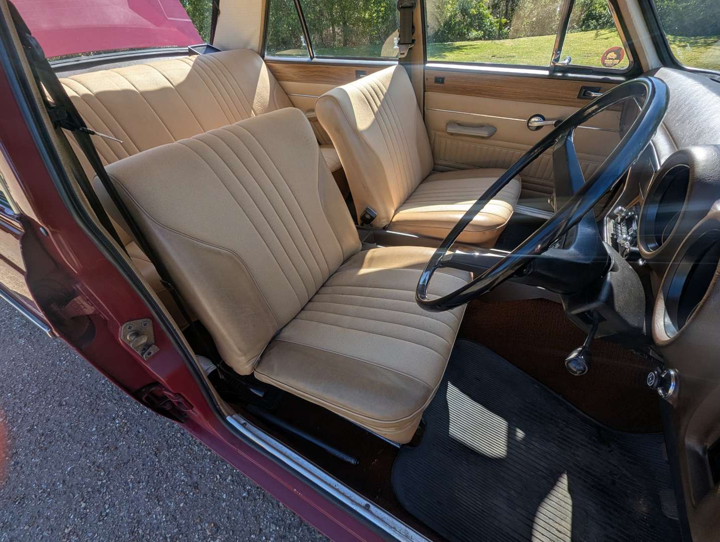 <p>1975 HILLMAN HUNTER G LUXE</p>