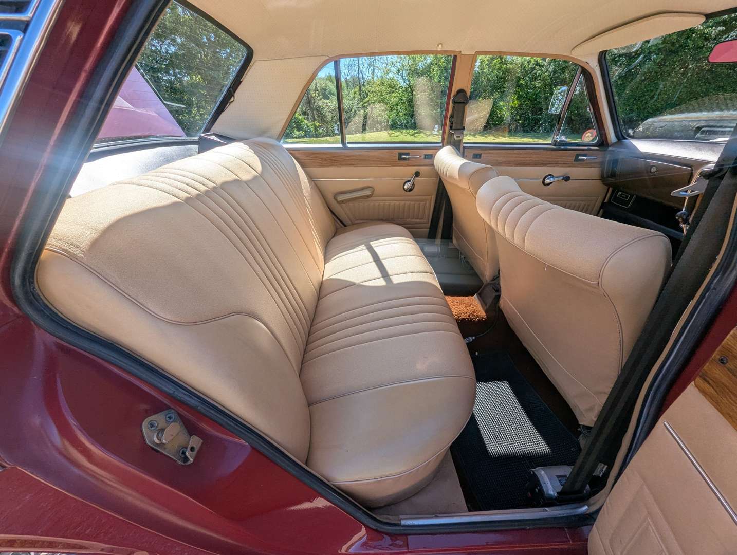 <p>1975 HILLMAN HUNTER G LUXE</p>