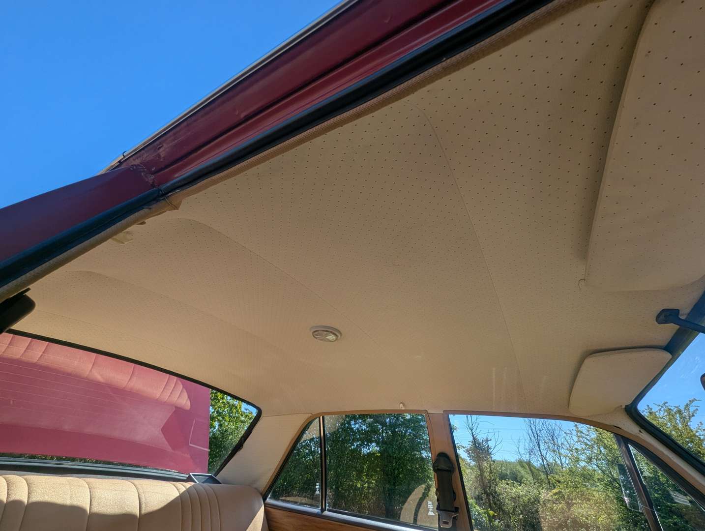 <p>1975 HILLMAN HUNTER G LUXE</p>