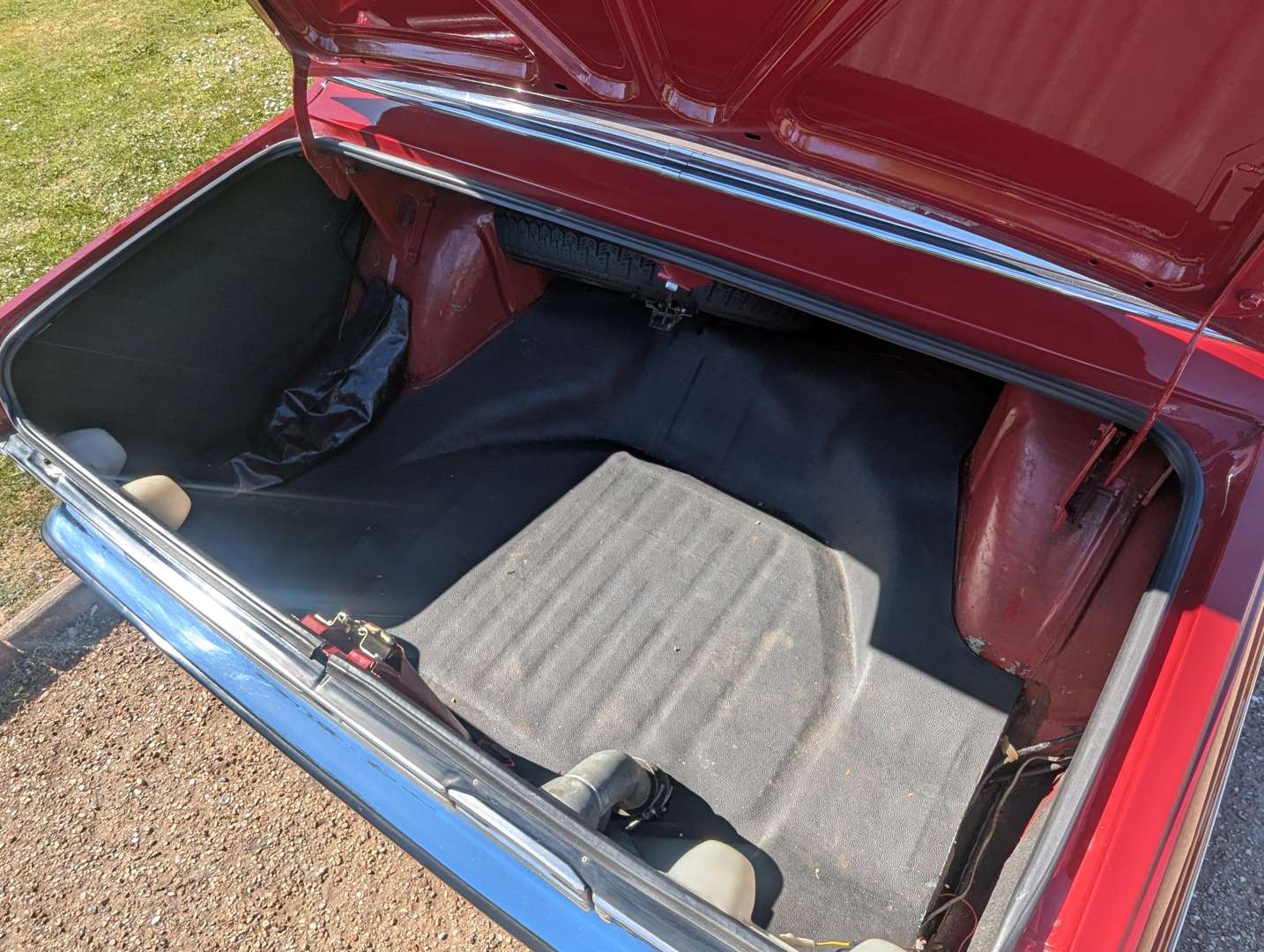 <p>1975 HILLMAN HUNTER G LUXE</p>