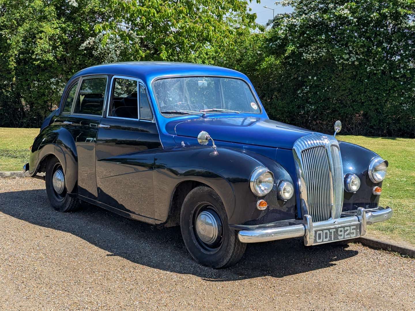 <p>1954 DAIMLER CONQUEST</p>