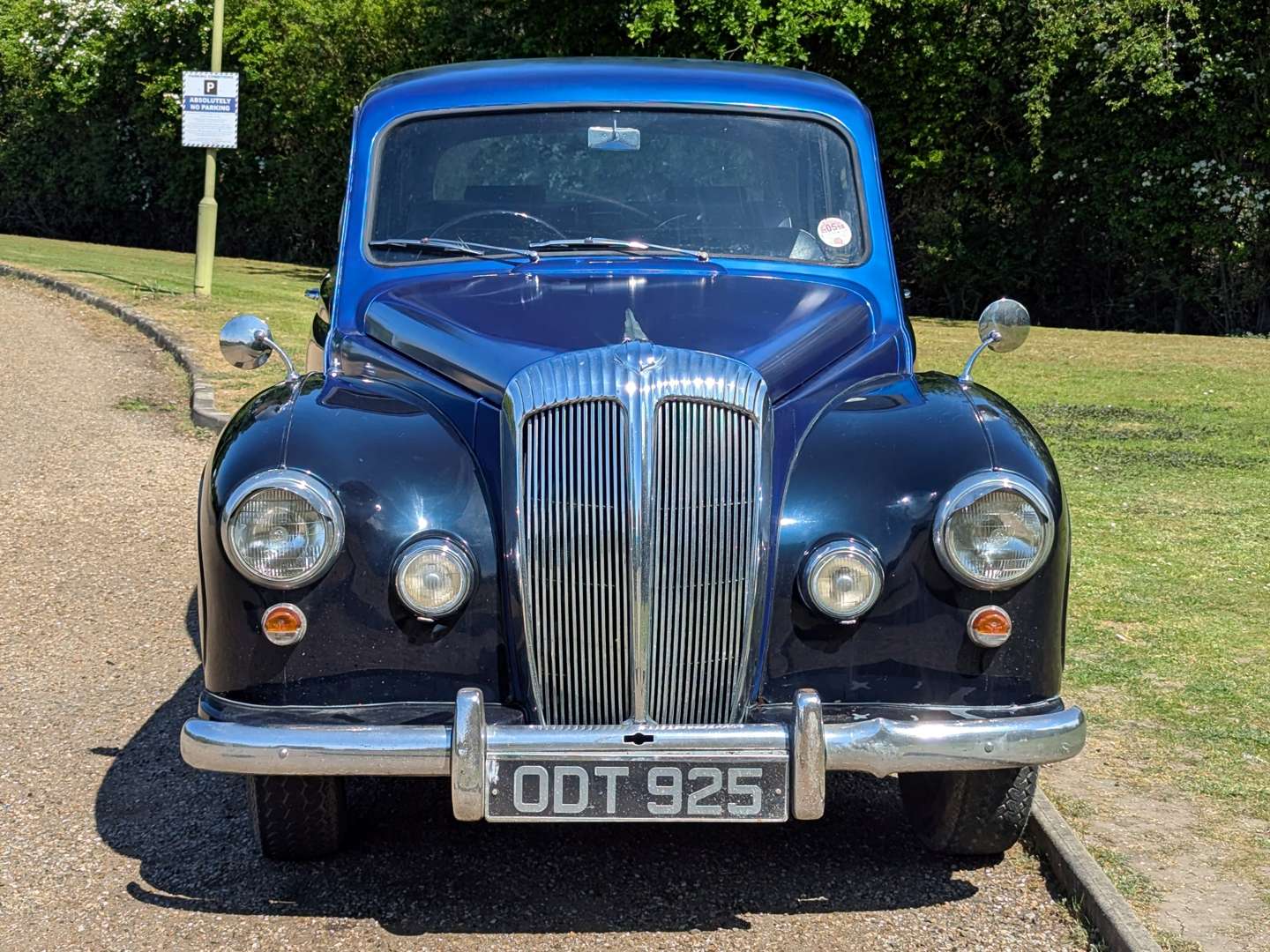 <p>1954 DAIMLER CONQUEST</p>