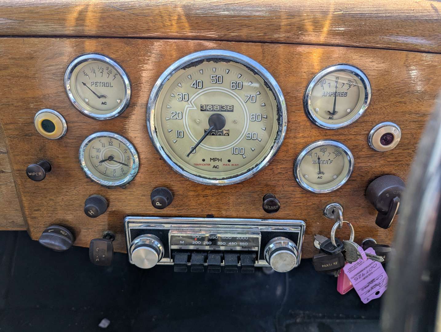 <p>1954 DAIMLER CONQUEST</p>