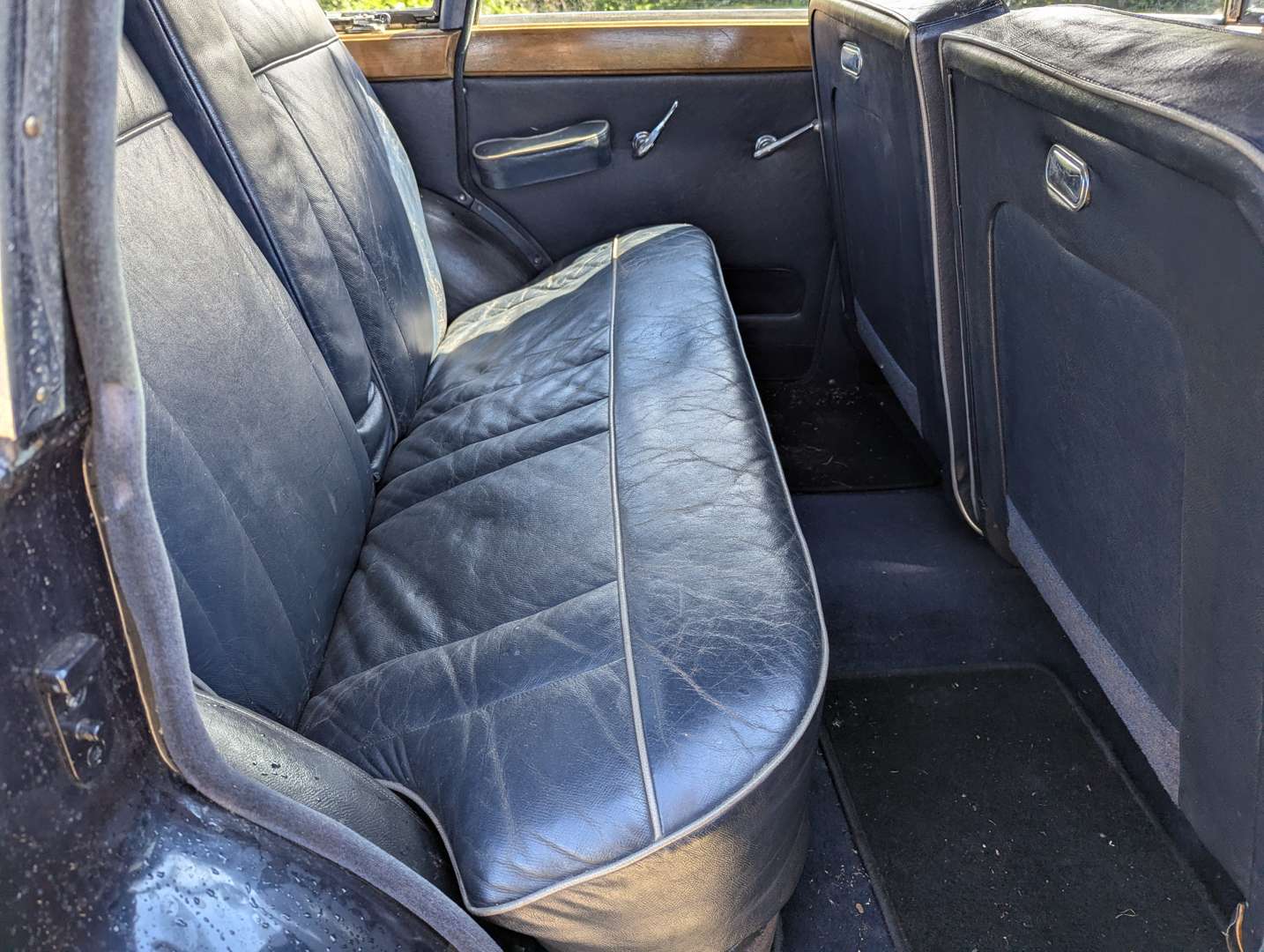 <p>1954 DAIMLER CONQUEST</p>
