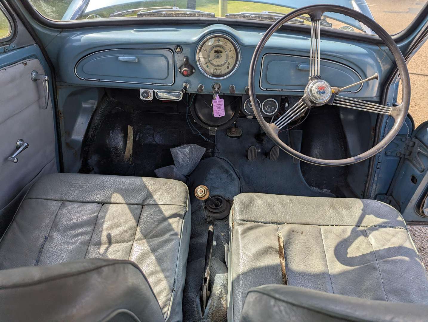 <p>1959 MORRIS MINOR</p>