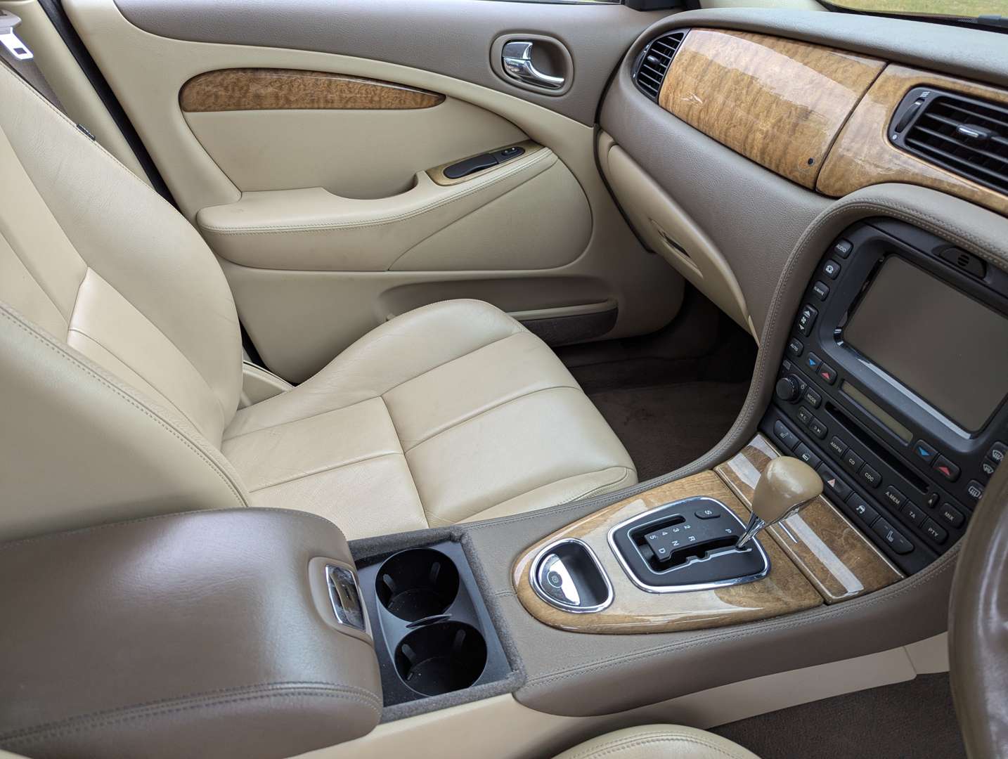 <p>2004 JAGUAR S-TYPE 3.0 V6 SE AUTO</p>