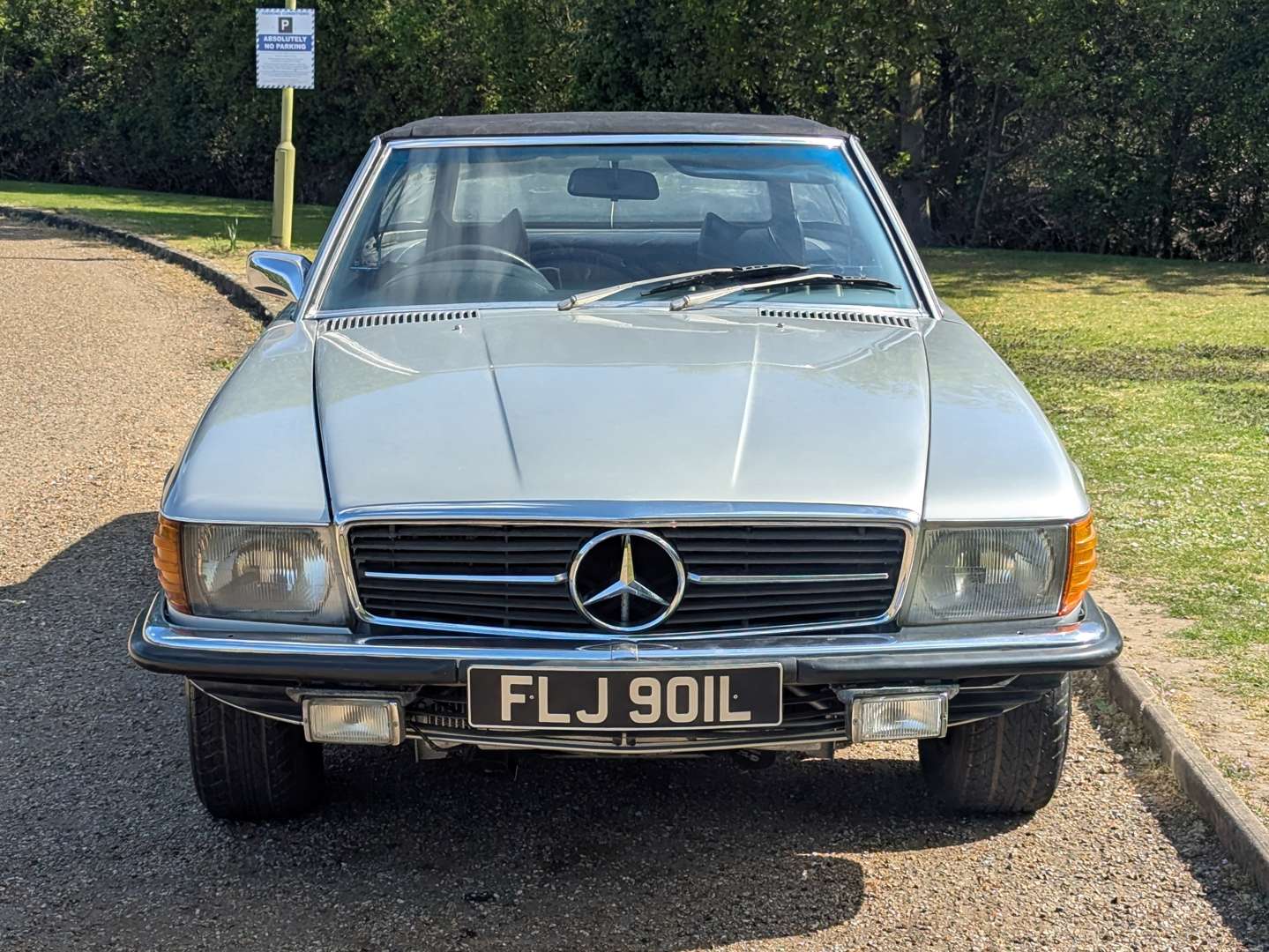<p>1972 MERCEDES R107 350SL</p>