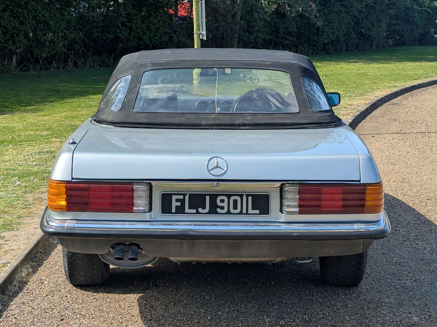 <p>1972 MERCEDES R107 350SL</p>