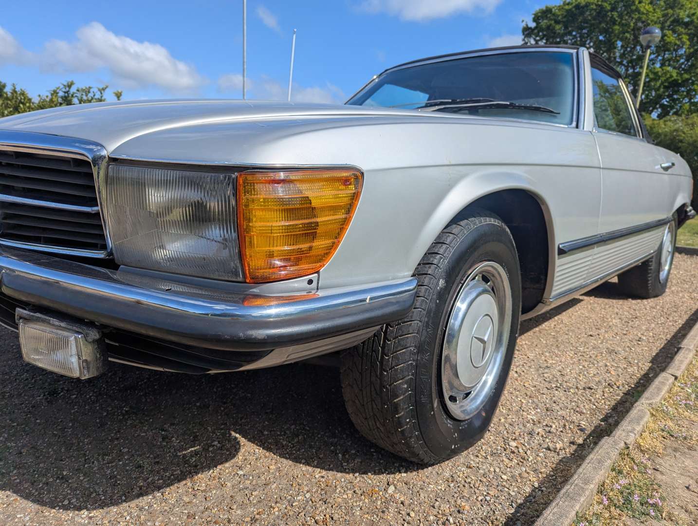 <p>1972 MERCEDES R107 350SL</p>
