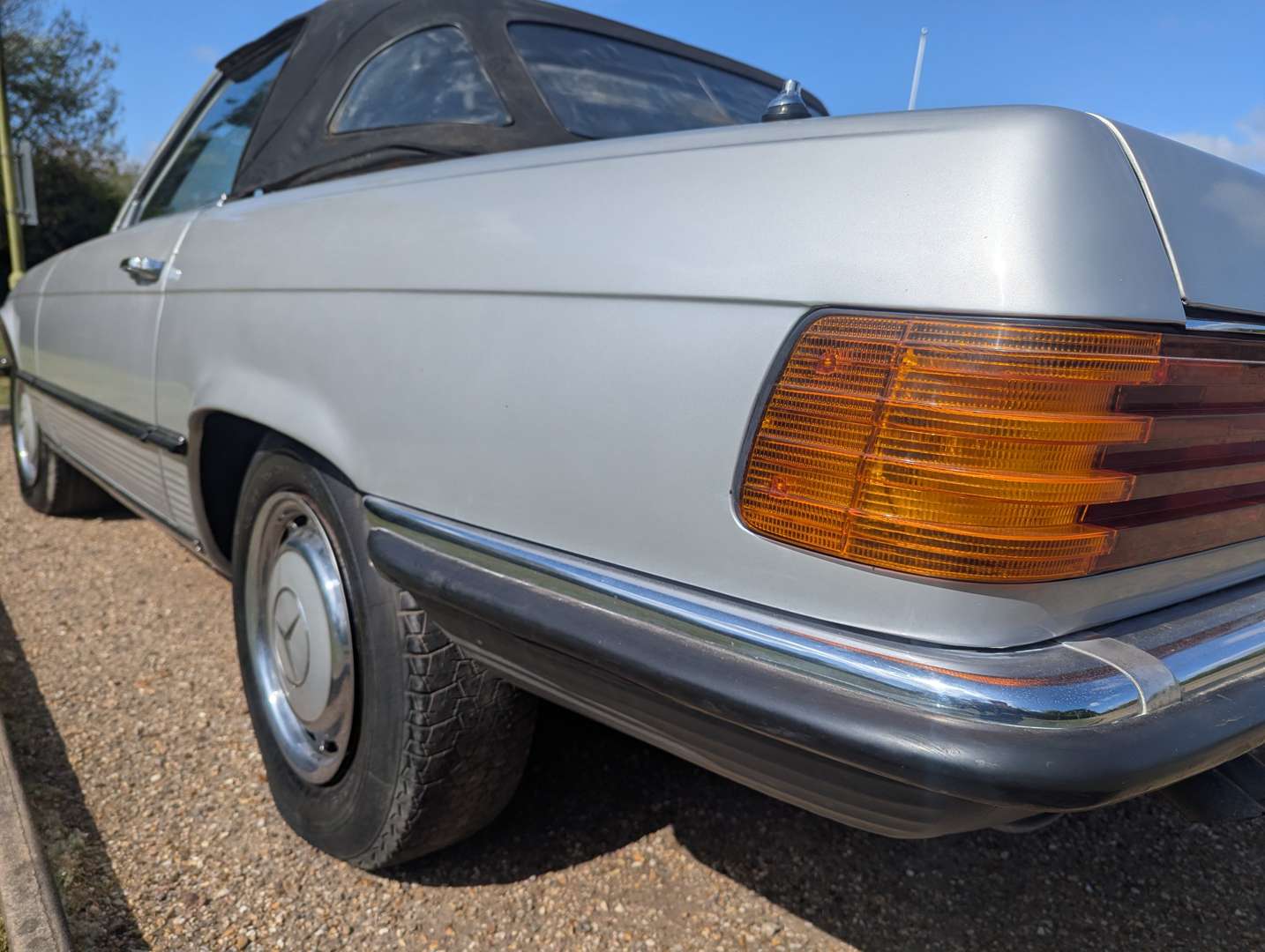 <p>1972 MERCEDES R107 350SL</p>