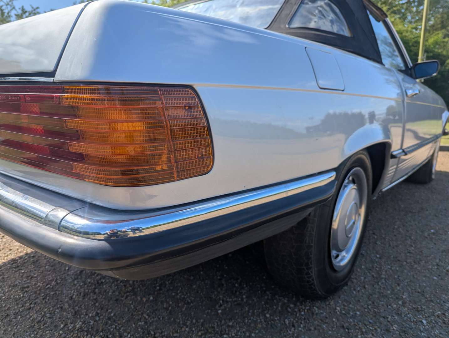 <p>1972 MERCEDES R107 350SL</p>