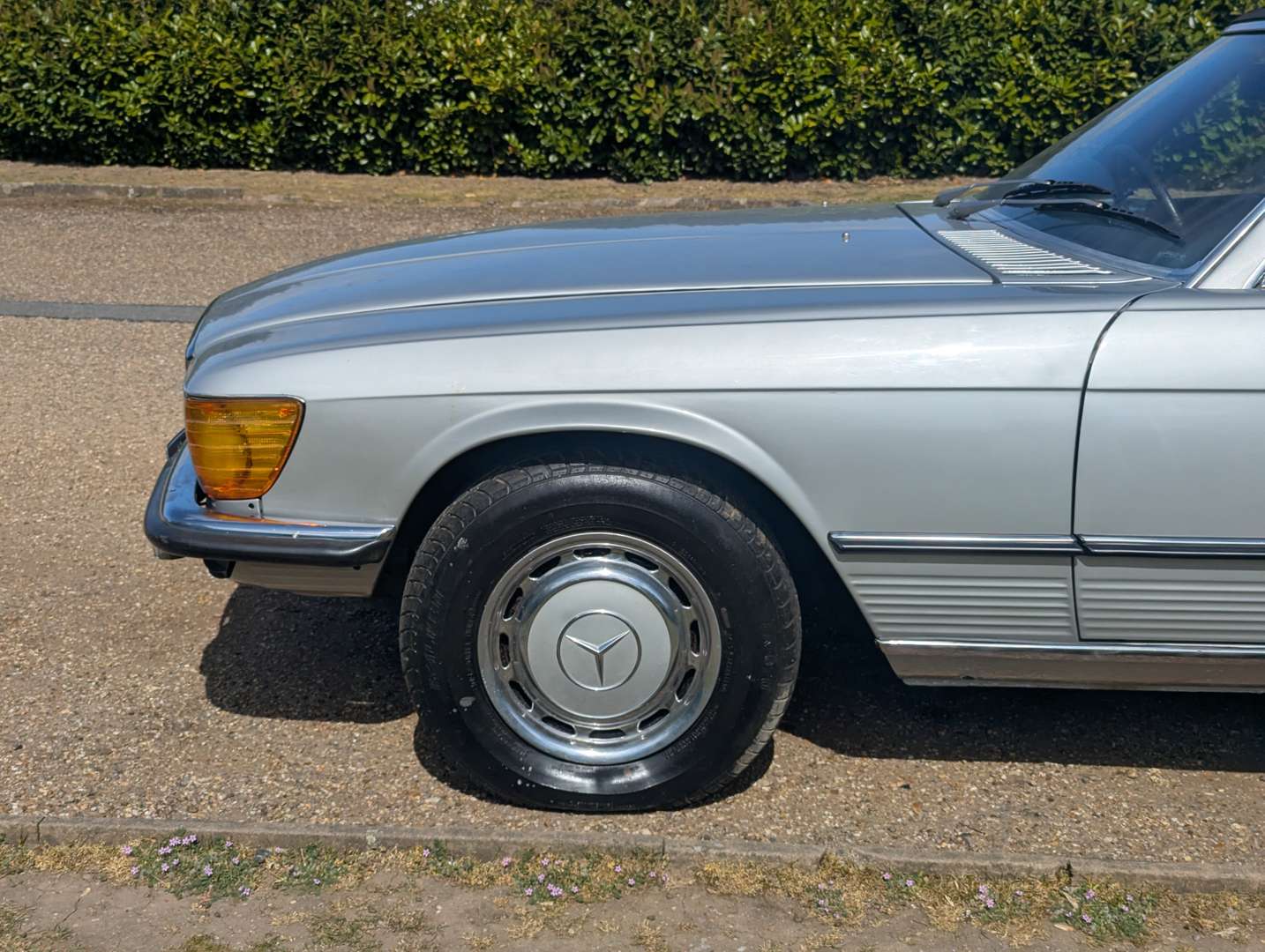<p>1972 MERCEDES R107 350SL</p>