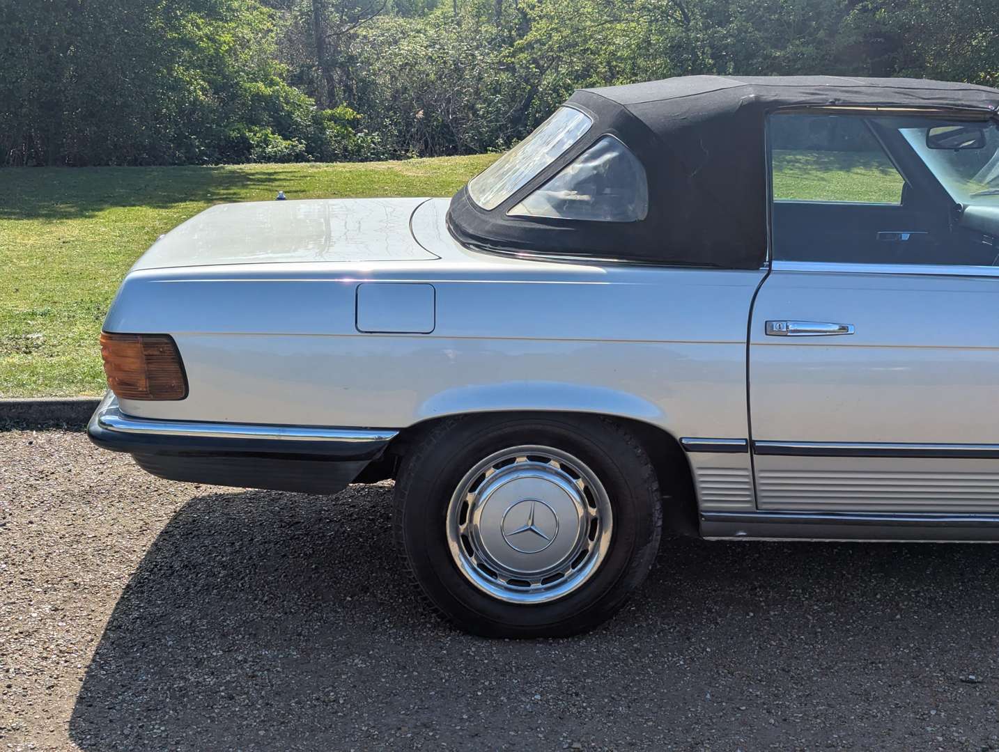 <p>1972 MERCEDES R107 350SL</p>