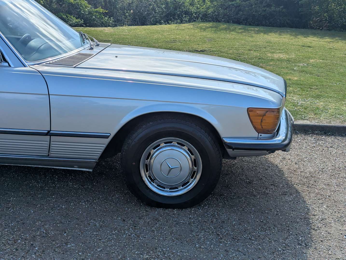 <p>1972 MERCEDES R107 350SL</p>