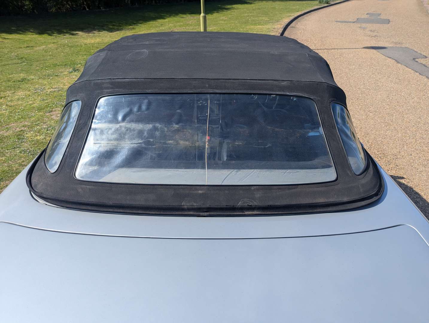 <p>1972 MERCEDES R107 350SL</p>