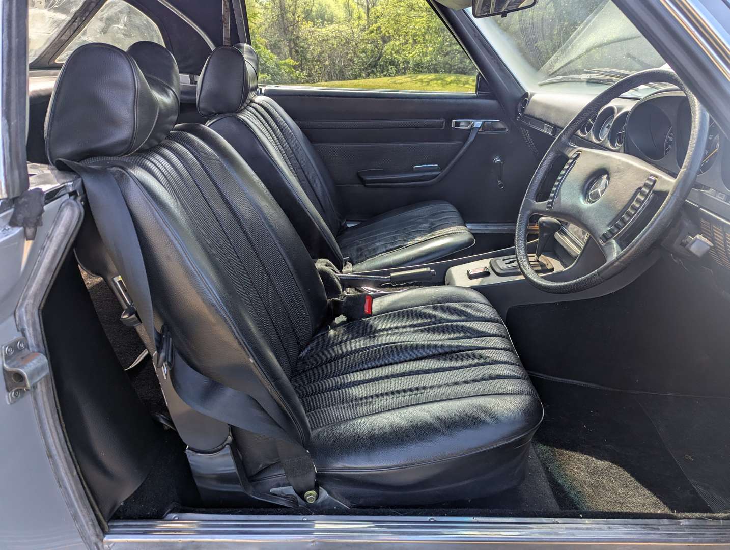 <p>1972 MERCEDES R107 350SL</p>