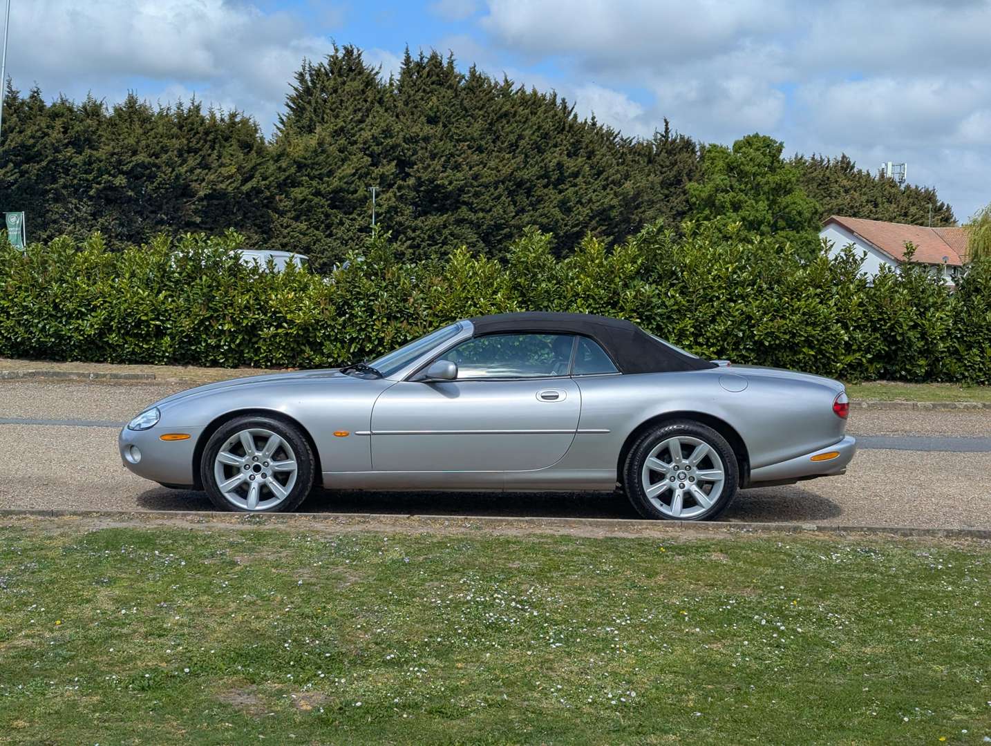 <p>2001 JAGUAR XK8 CONVERTIBLE AUTO</p>